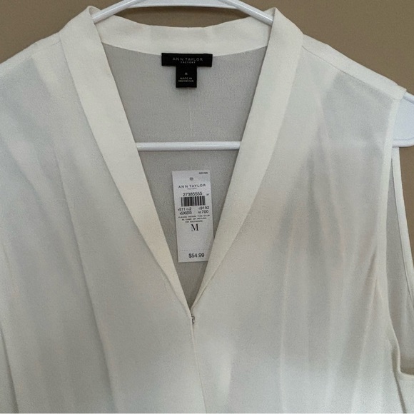 Ann Taylor NWT blouse size M - Picture 2 of 8